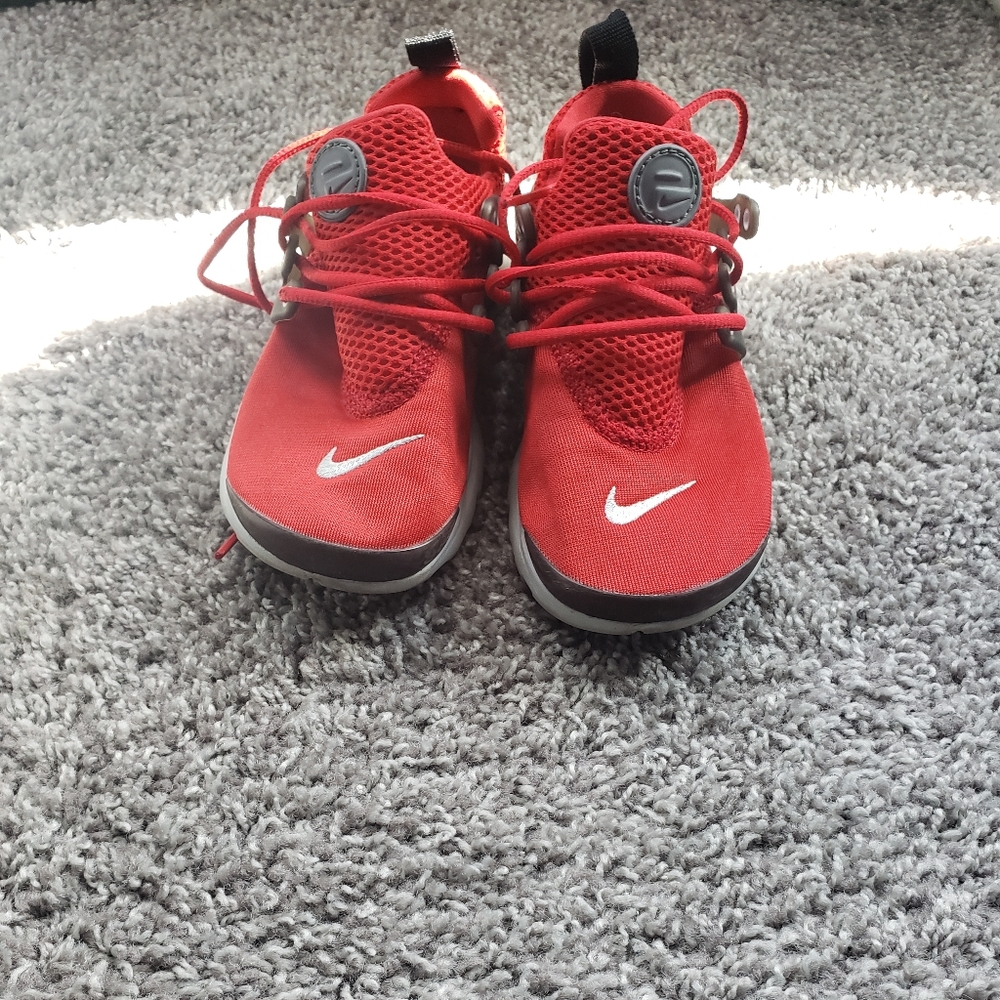 Kids nike shoes, size 13c